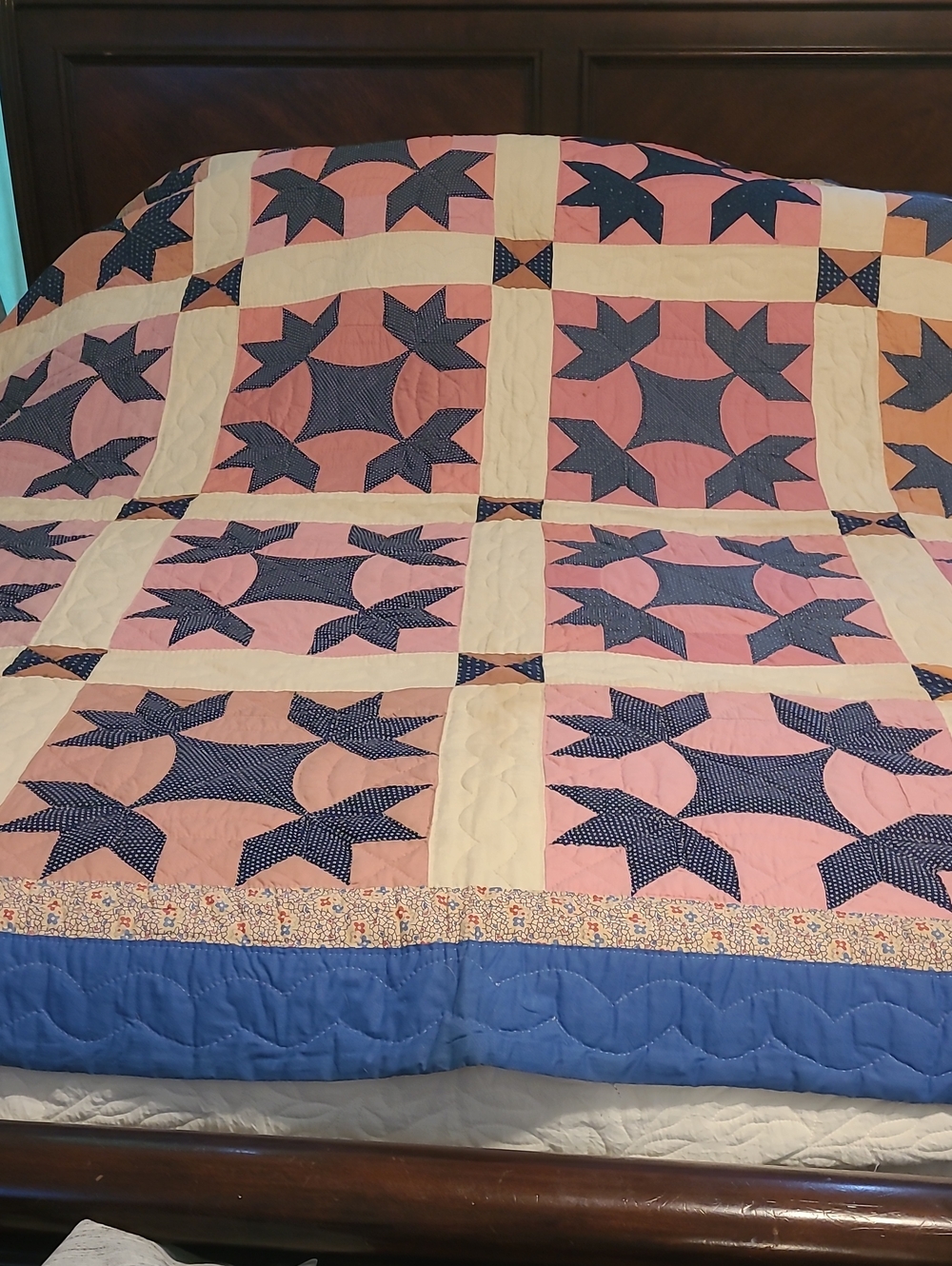Classic Quilted Bedspread in Pink, Navy & Cream